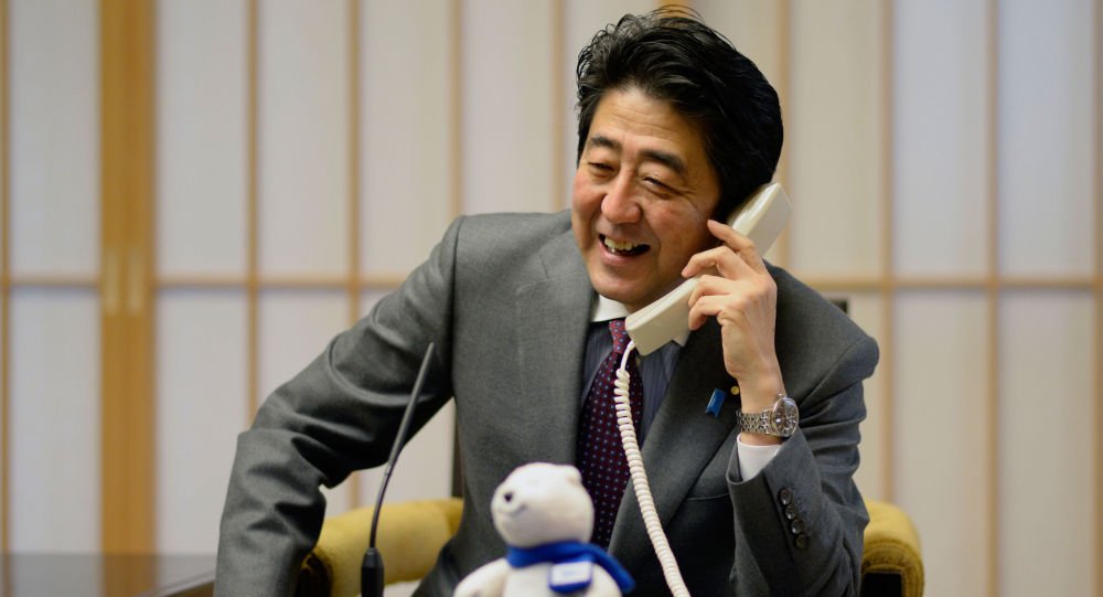 आबेको २५ मिनेटको टेलिफोन, जस्ले तेस्रो विश्वयुद्ध अन्त्य गराउने योजना बनायो