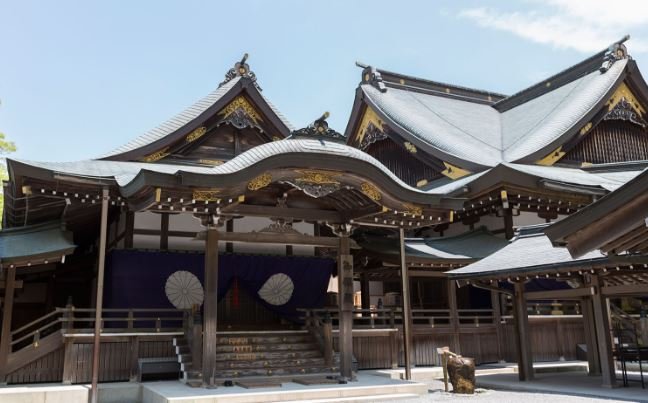 जापानी सम्राटकी छोरी बनिन् जिन्जुमाको मुख्य पुजारी