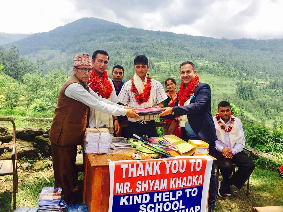 गोकुलगंगाका विद्यार्थीलाई शैक्षिक सामग्री, खड्का भन्छन्–अब भौतिक बिकासका लागि काम गर्छु