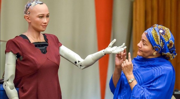 साउदी सरकारबाट नागरिकता पाएकी रोबोट सोफिया नेपाल आउने
