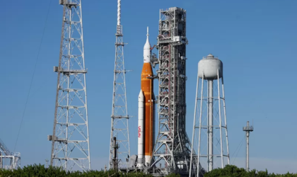 नासाले रोक्यो चन्द्रमामा पठाउने शक्तिशाली रकेटको लन्च