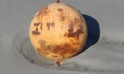 जापानको समुद्री तटमा भेटियो विशाल धातुको बल