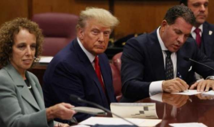 अमेरिकाका पूर्वराष्ट्रपति डोनाल्ड ट्रम्प पक्राउ