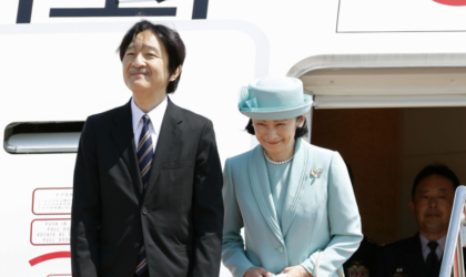 जापानका राजकुमार आकिशिनो र पत्नी बेलायत प्रस्थान