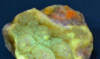 जापानको होक्काइदोमा भेटियो चम्किलो बैजनी रङको खनिज