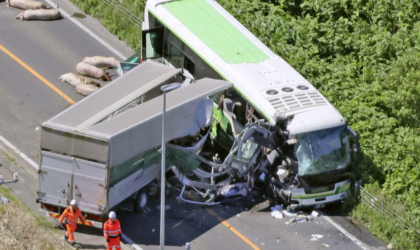 बस र ट्रक ठोक्किदा ५ जनाको मृत्यु, ५ जना घाइते