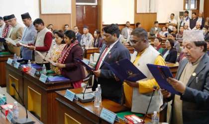 संसदीय समितिका सभापतिले लिए शपथ