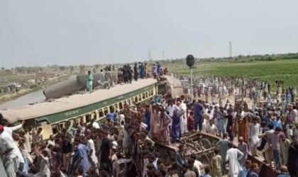 पाकिस्तानमा रेल दुर्घटनामा १९ जनाको मृत्यु